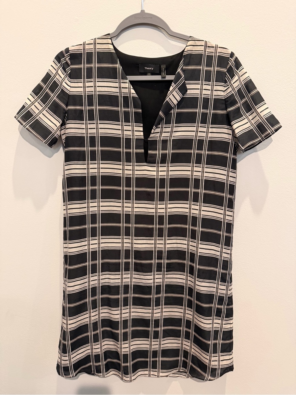 Theory Black and White Plaid V-Neck Short Sleeve Tunic